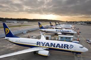 RYANAIR LASCIA A TERRA PASSEGGERI